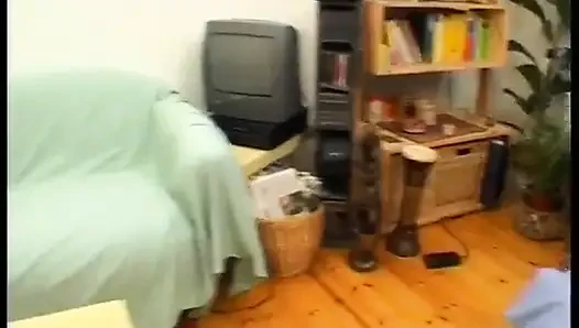 Sarışın orta yaşlı seksi sürtük yarağa biniyor