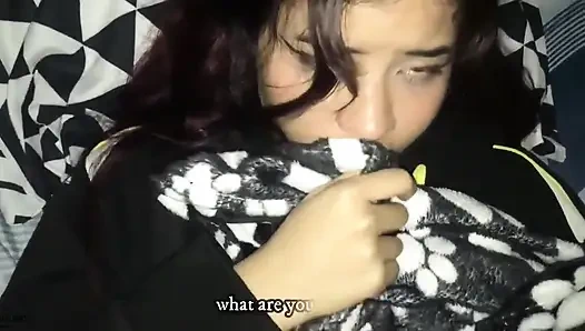 Cewek mungil latina ini nyepong kontolku sambil bugil dan telan sperma-pov