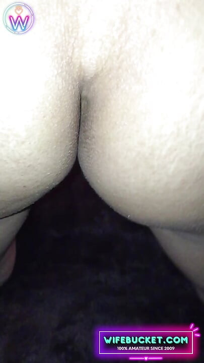 Wifebucket Amateurs - I play with her pussy and she cums on my fingers