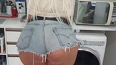 Mein sexy hintern in gestockten shorts
