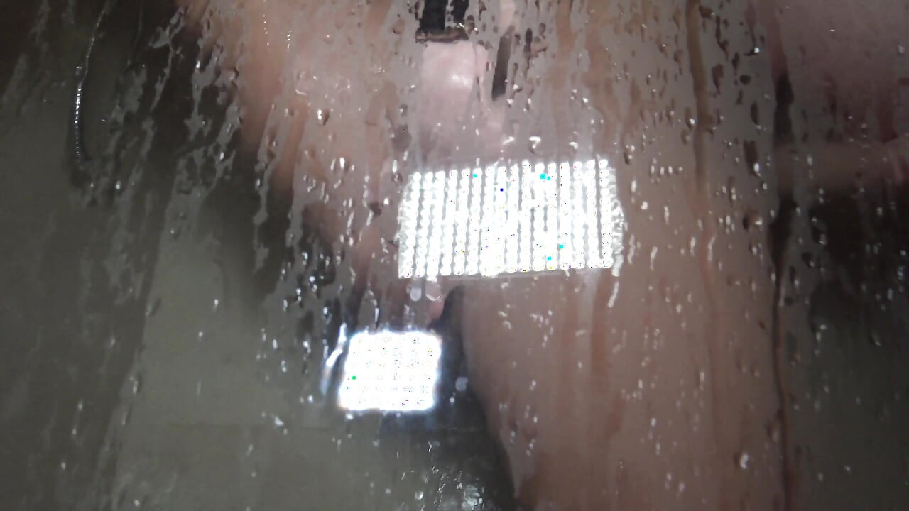 Ducha lésbica con dulcemorena y joven minitommy