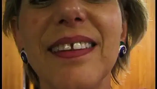 Geile reife dame wird beim casting von hinten geknallt