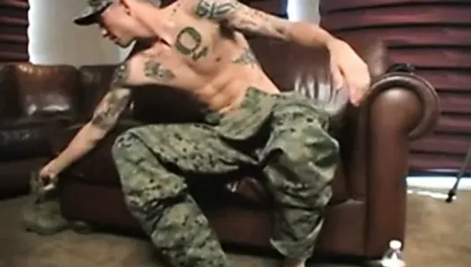 Straight soldier gets sucked and fucks gay dude