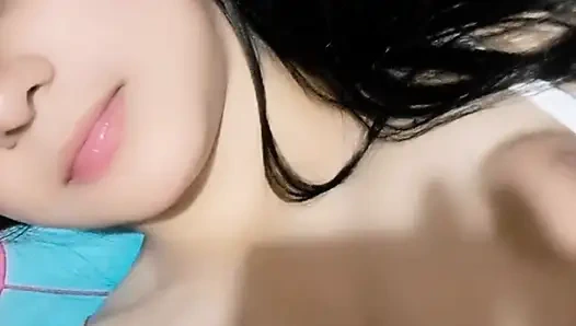 "Трогаю мою мокрую киску только для тебя"