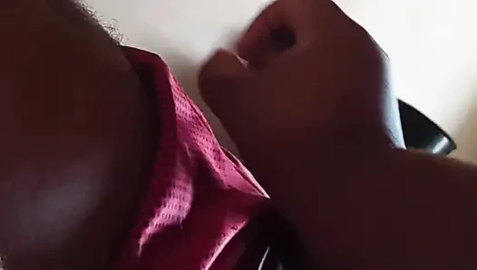 ЗАМУЖНЯЯ ВЕРУЮЩАЯ ДРОЧИТ НА ЧЕРНЫЙ ЧЛЕН ПАСТОРА, ПОКА ОНА НЕ ДОСТАЕТ ГОРЯЧЕЕ МОЛОКО