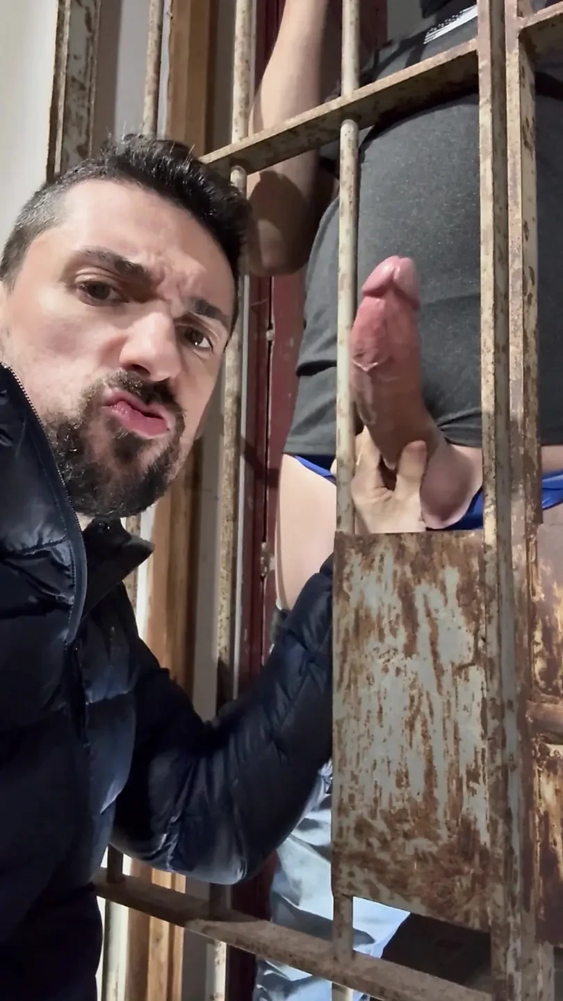 hot daddy sucking jock massive cock in prison