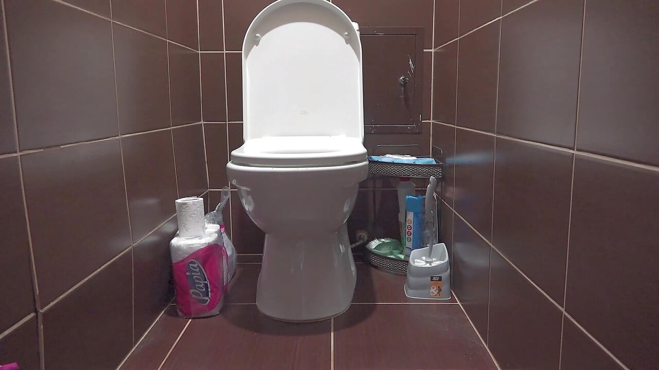 A câmera de casa está observando minha esposa no banheiro, na cozinha, no quarto. Compilação de Fetiches.