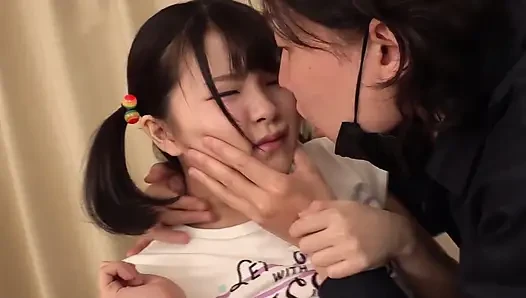 Врывается в дом и трахает домохозяйку внутри 2