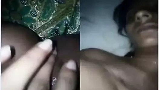 Exclusive- Sexy Sri Lankan Girl Showing Her B...