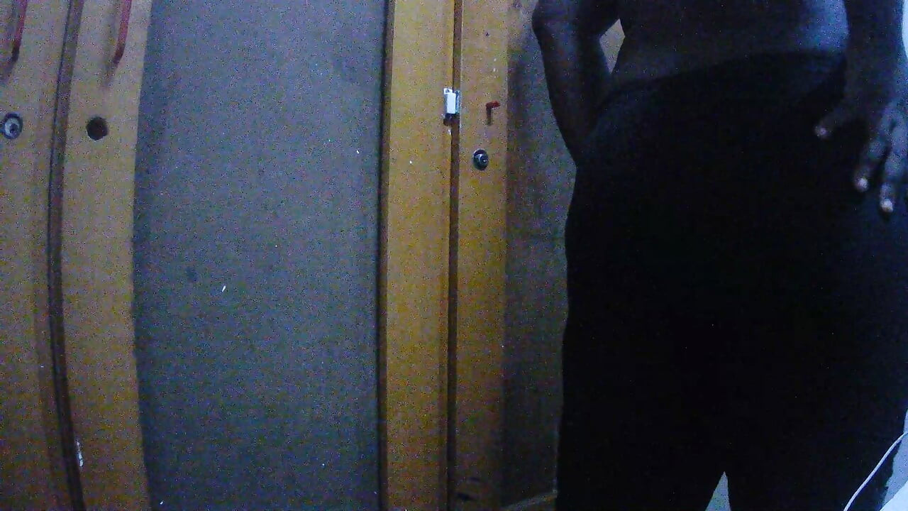 shaking and fingering that firging big black ass