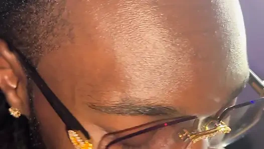 Мой муж лижет мою киску, пока я не кончу