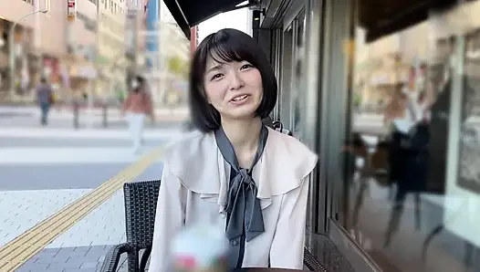 A118F01 A classic idol-level small face and a cheerful smile with a natural girl in a private shoot at a love hotel! A cute smile and a facial finish!
