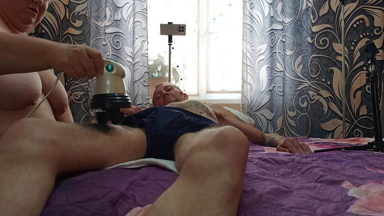 Ich kam zu meiner stiefmutter für eine massage und bekam einen tiefen blowjob mit einem cumshot als bonus