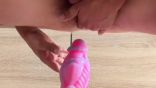 Büyük dildo yolculuğundan sonra sissygasm