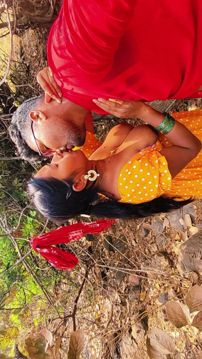 숲에서 인도 인도 마을 바비 섹시한 모습 핫한 소년 땅, 야외 마을 펠라 질싸 - 핫한 소녀 펠라 Mms | 클립 1