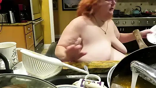 Mutfakta iri güzel kadın ısısı