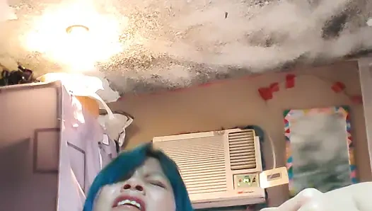 Lusi tatminsiz evli kadın kocasını aldatmayı düşünüyor