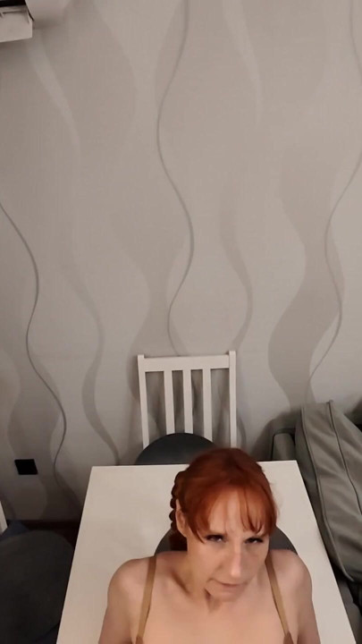 मैं सिर्फ प्लंबर को मेरी तंग गांड देने के लिए टूलबॉक्स पर चढ़ गया । क्लिप 2