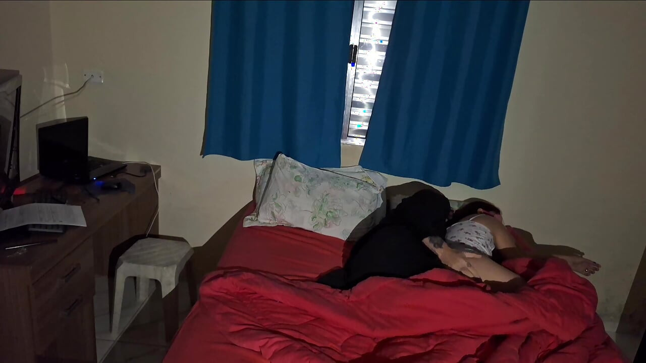 "Шалость с женой" Жена в постели с завязанными глазами и друг попал на мое место.