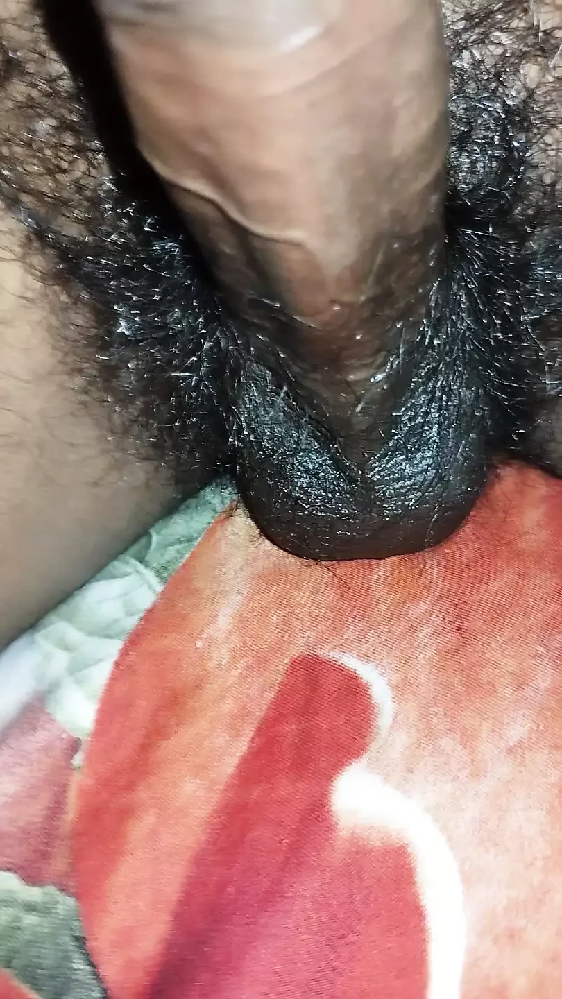 亚洲男孩肮脏的miamela手淫她的大黑鸡巴，大黑鸡巴手淫并玩弄精子