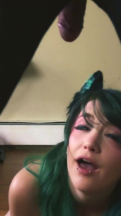 Cachonda sexy catgirl sorprendida por una gran polla carnosa | Clip 1