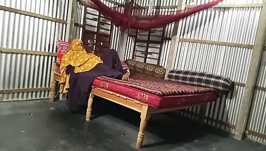 Tetangga tiri dengan desa di rumah
