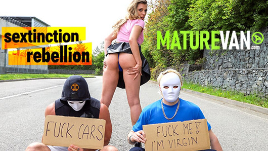 Sextinction rebellion dans le MatureVan