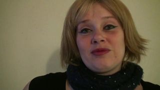 Aurore left by her boyfriend asks for a cock