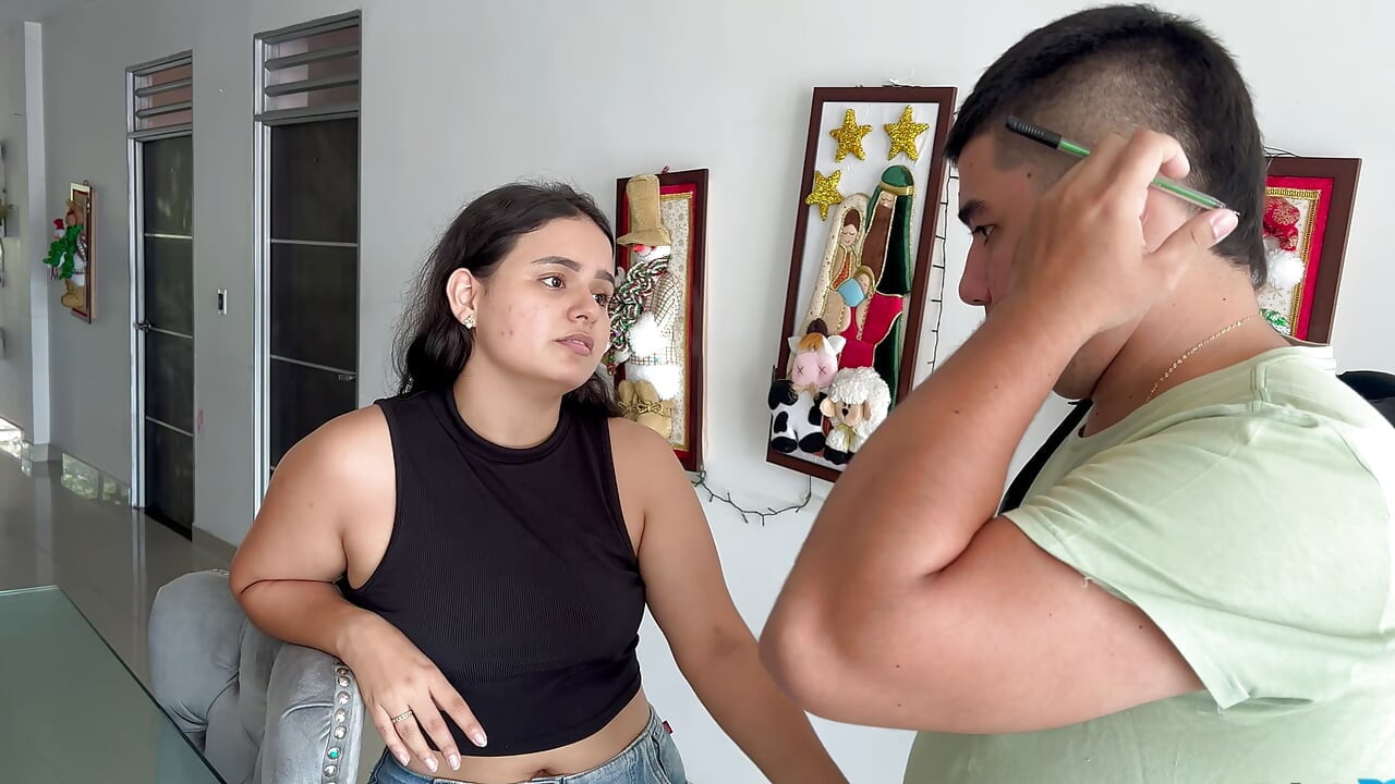 YOUNG WOMAN WAITS FOR HER HOME AND HE ARRIVES WITH A TRIPLE FAT COCK