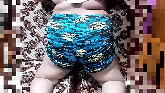 Boudi si cewek india pamer tubuh bahenolnya sama suaminya di panggilan video.