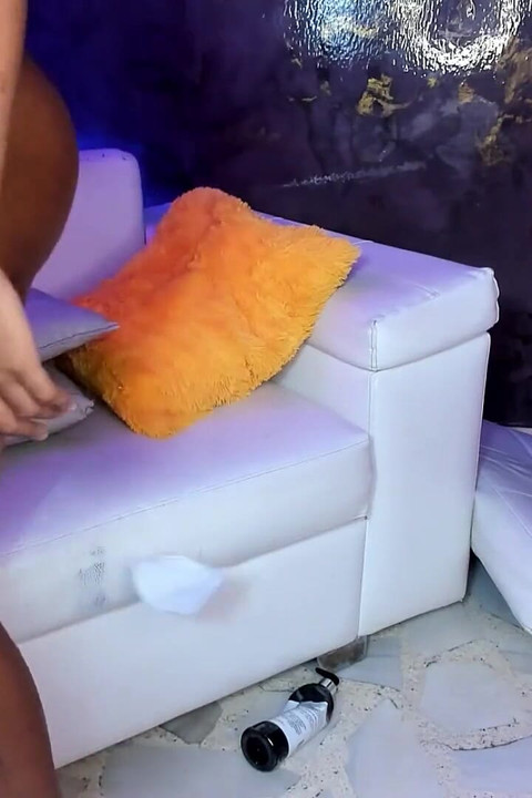 O suge ca pe o curvă expertă