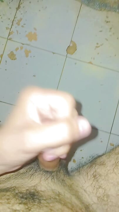Băiat pakistanez tânăr se masturbează în timpul băii
