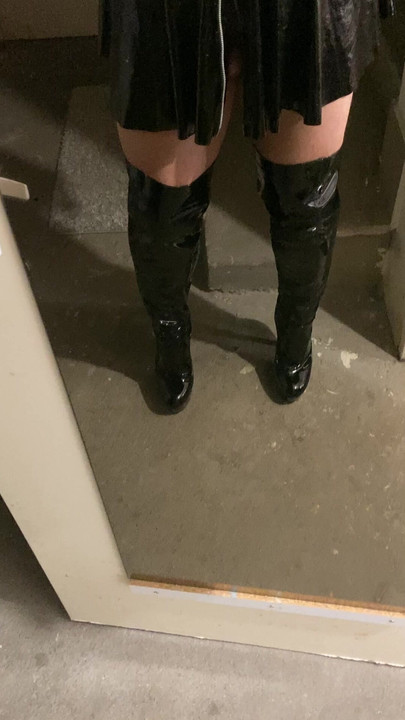 Knee-high heel boots and leather mini on the ass. Wonderful crossdresser clothes. Basement fuck rag for free!