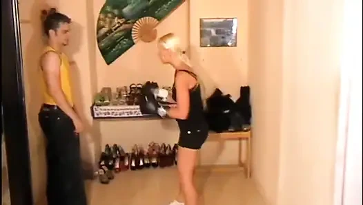 Принцесса Барби в ее боевом настроении