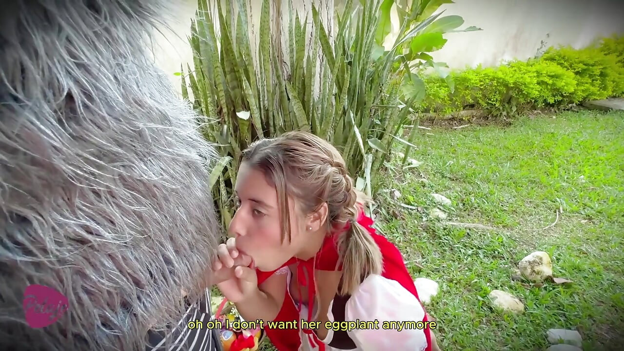 La caperucita roja se perdió en el bosque y fue hecha para chupar la polla por el gran lobo malo