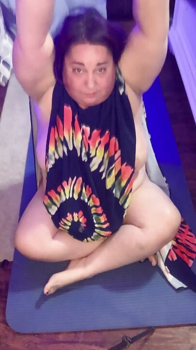 胖美女偷看一次瑜伽