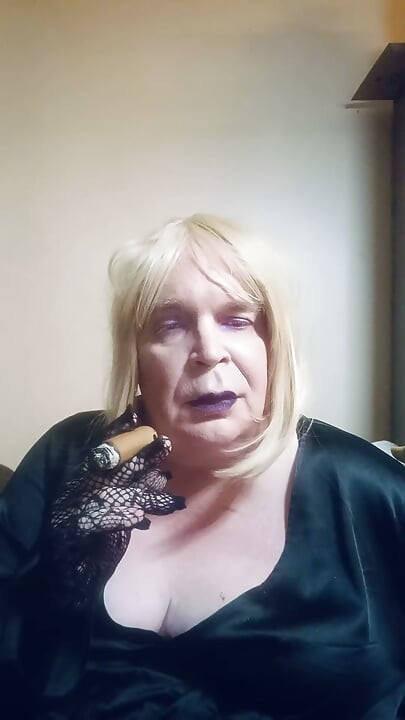 BBW TV talks about doing a smokey blow job but with a cigar