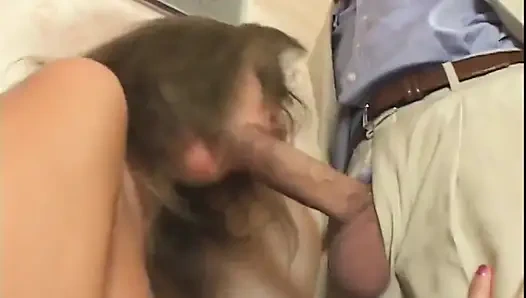 Вся натуральная крошка и 2 прекрасных хуя в ее заднице