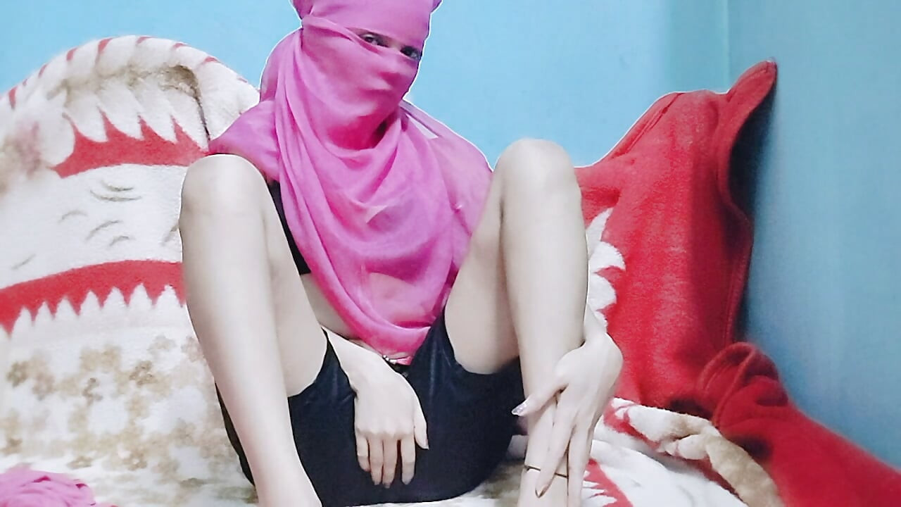 הבחורה רווקה, כל כך מנסה אצבעות