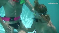 Samantha Cruz follada por la boca en la piscina