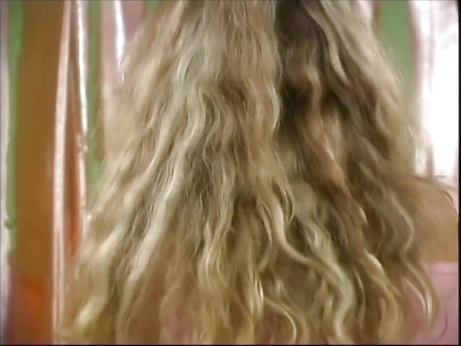 שתי סטודנטיות צעירות וחרמניות כל כך חרמניות ומרגשות על הזין הגדול שלי...