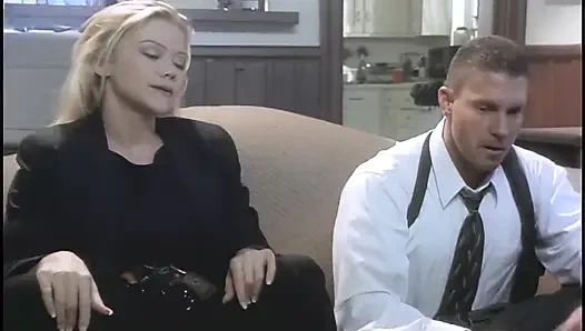 Julie wird für immer von einem großen Schwanz gefickt