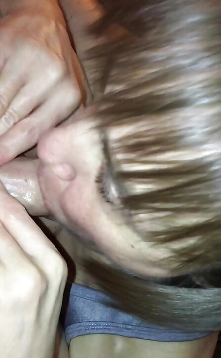 Ele incha muito antes de gozar e sua dica estava tão quente! Amo chupar ele , eu definitivamente sou um amante do pau