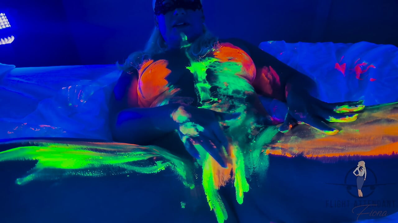 Светлините угасват, светят се