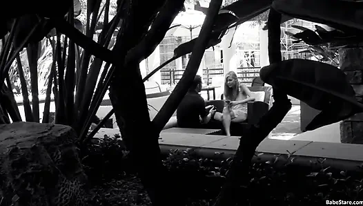 Gadis remaja nggak bisa menahan rasa sangenya!