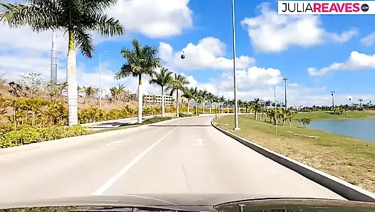 Milf terangsang mengisap kekasih kontol besar dengan keras di dalam mobil