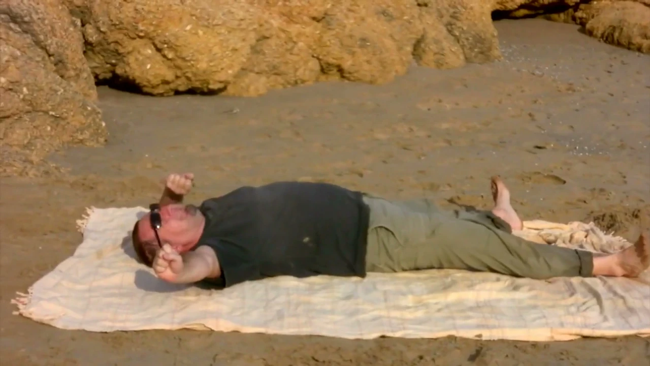 Tight pussy chicks threesome fucked on beach
