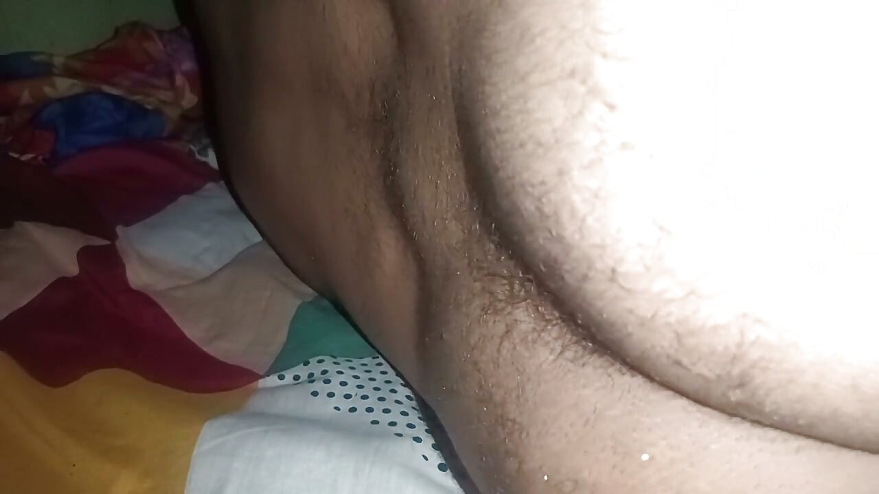 Indiana Pooja fez sexo com as luzes apagadas