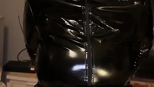 Lateks Elbise Ve Balaklava, Ballgag Ve Vibratörlü