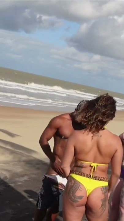 BEAUTIFUL GIRLS ON THE BEACH ASK FOR INFORMATION AND HE WILL HELP ME WITH SEX | Clip 1
